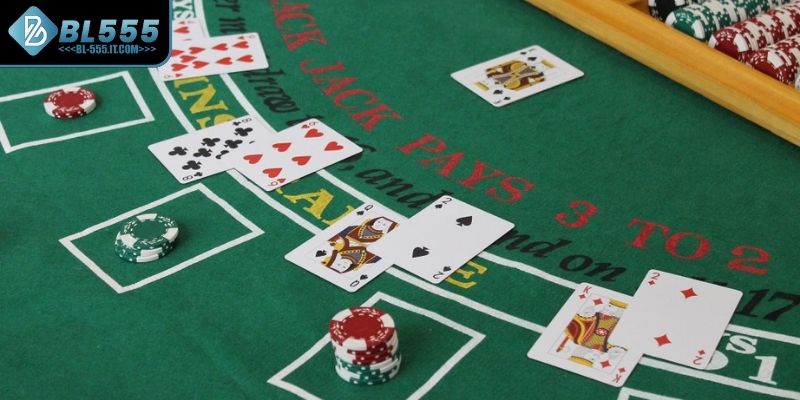 Không nên tách bài khi sở hữu 20 điểm